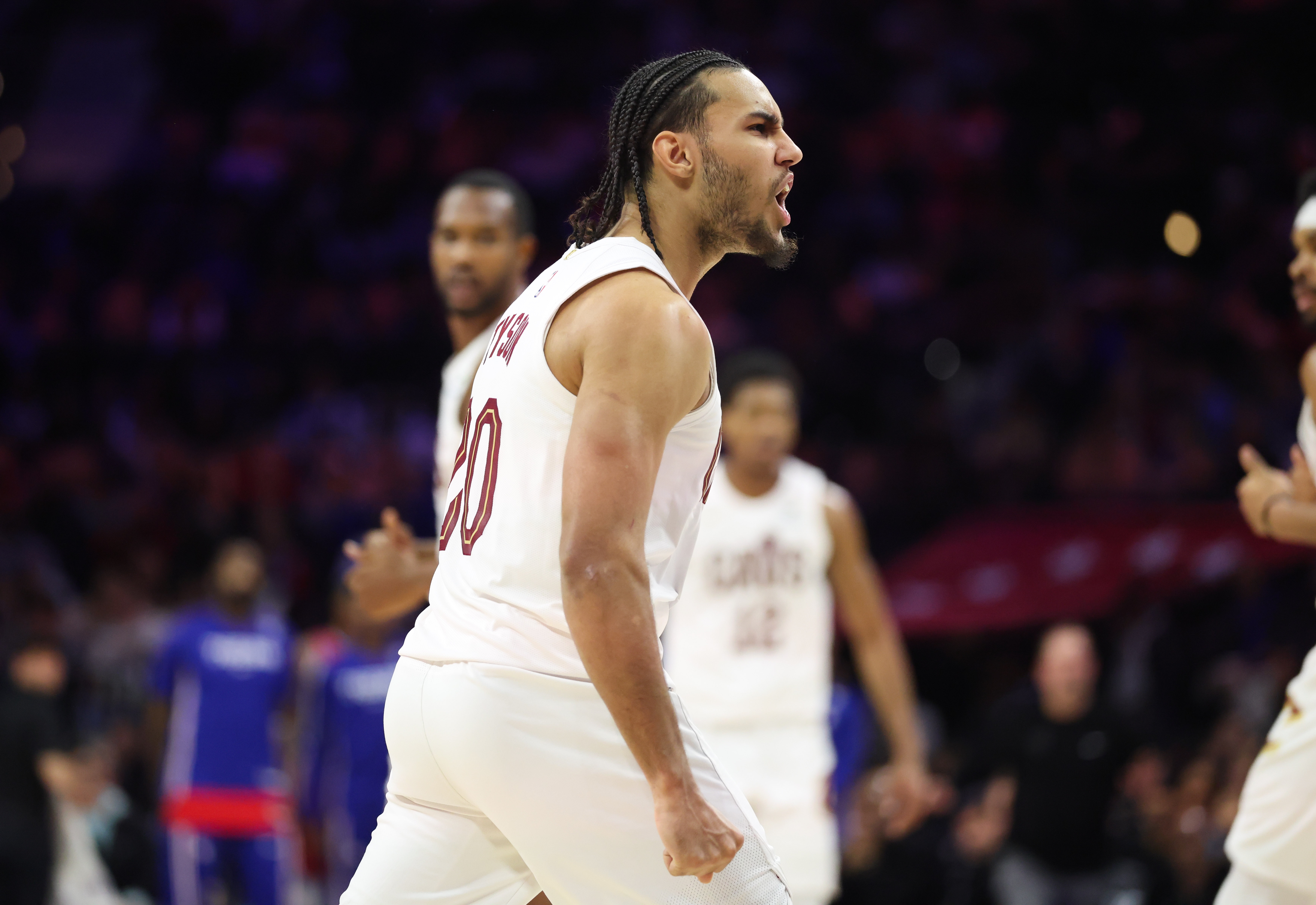 多端同步播放-关键时刻发力！泰森抛投得手 骑士轰9-2攻击波基本杀死比赛