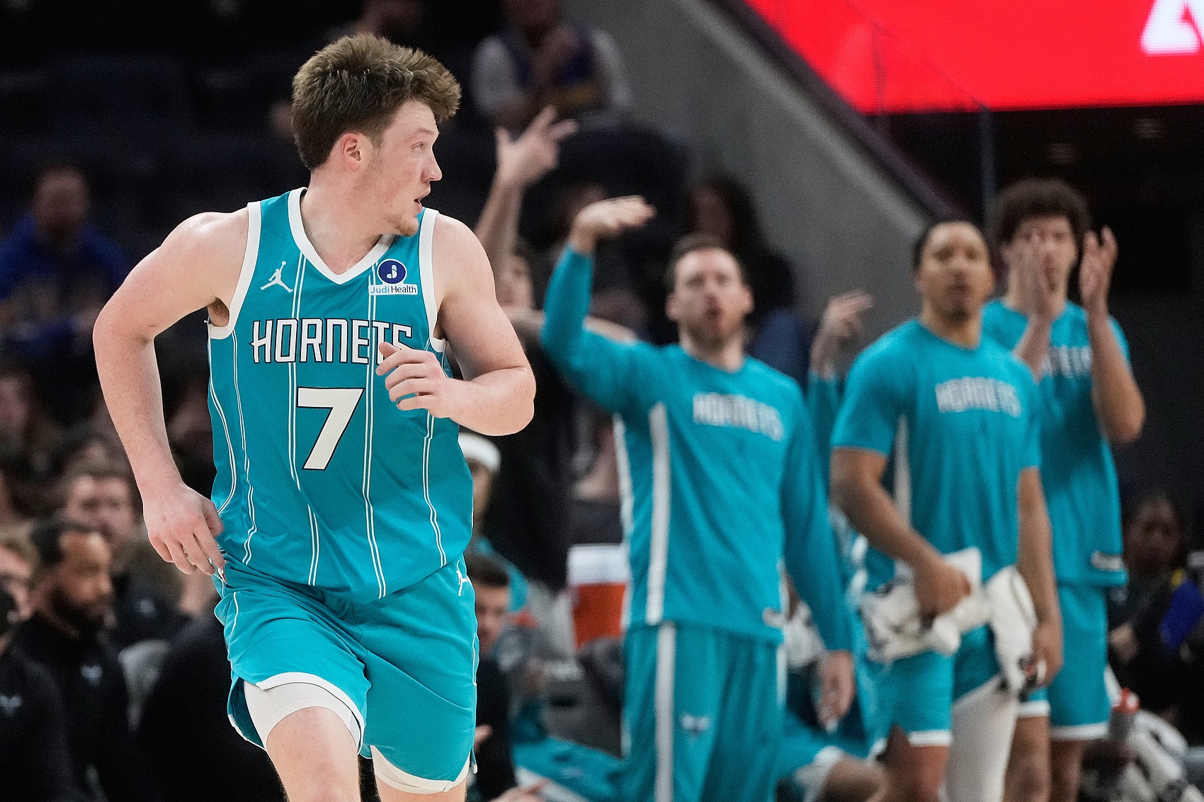 热门赛事直播-【菜鸟】杨瀚森DNP 克尼佩尔12分8板6助2断 乐福14投11分三分7中1